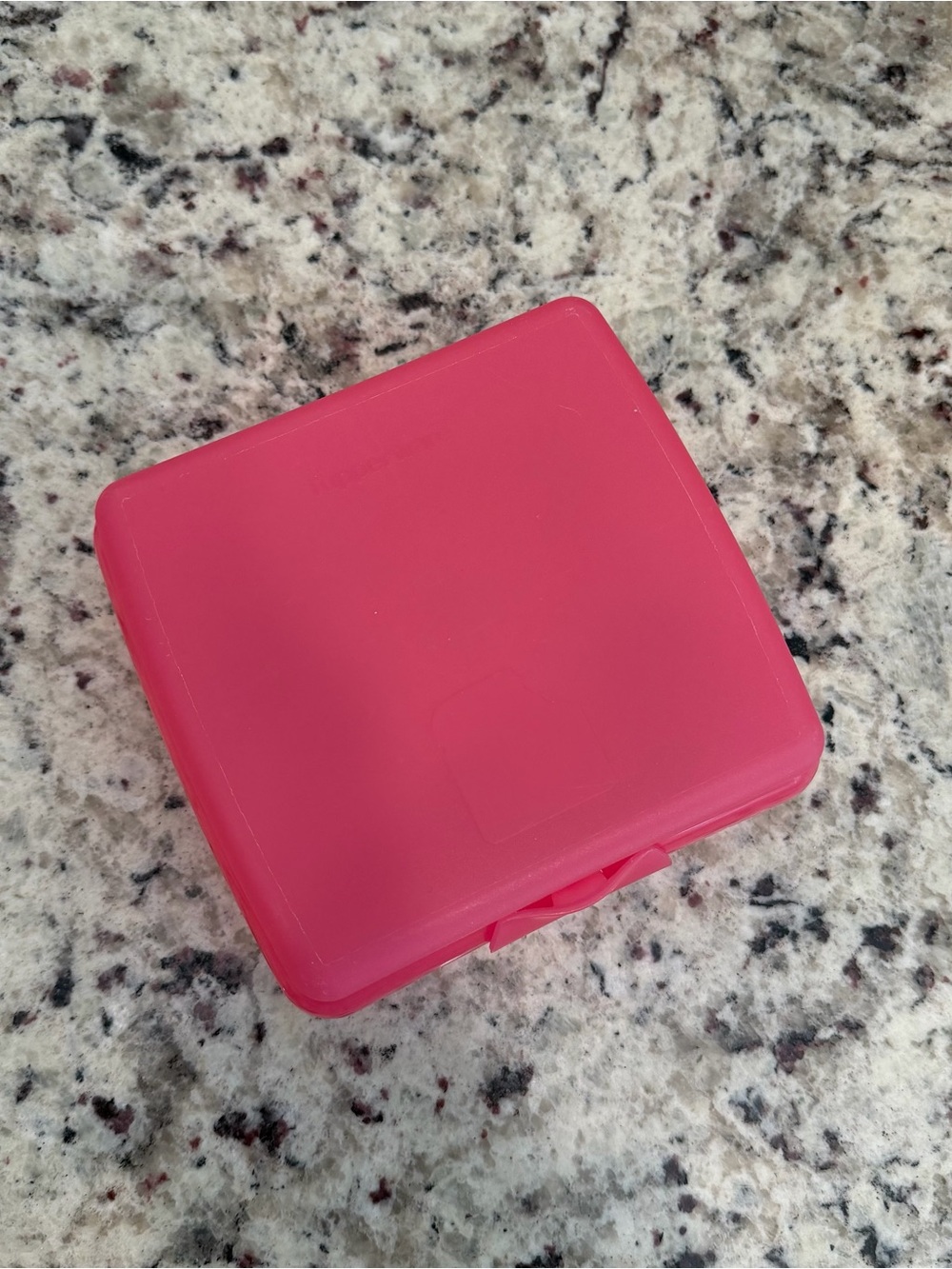Tupperware Sandwich Keeper - Pink - #3752D